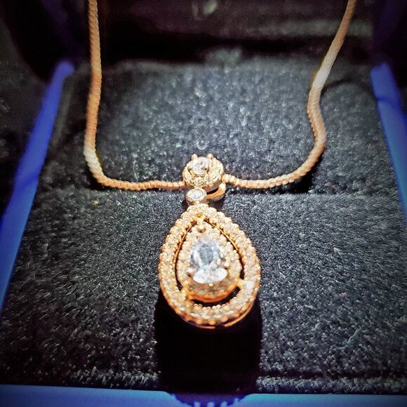 18K Rose Gold & VVSI 2k Diamond & Topaz Necklace - Tear Drop Diamond Color D - Picture 4 of 11